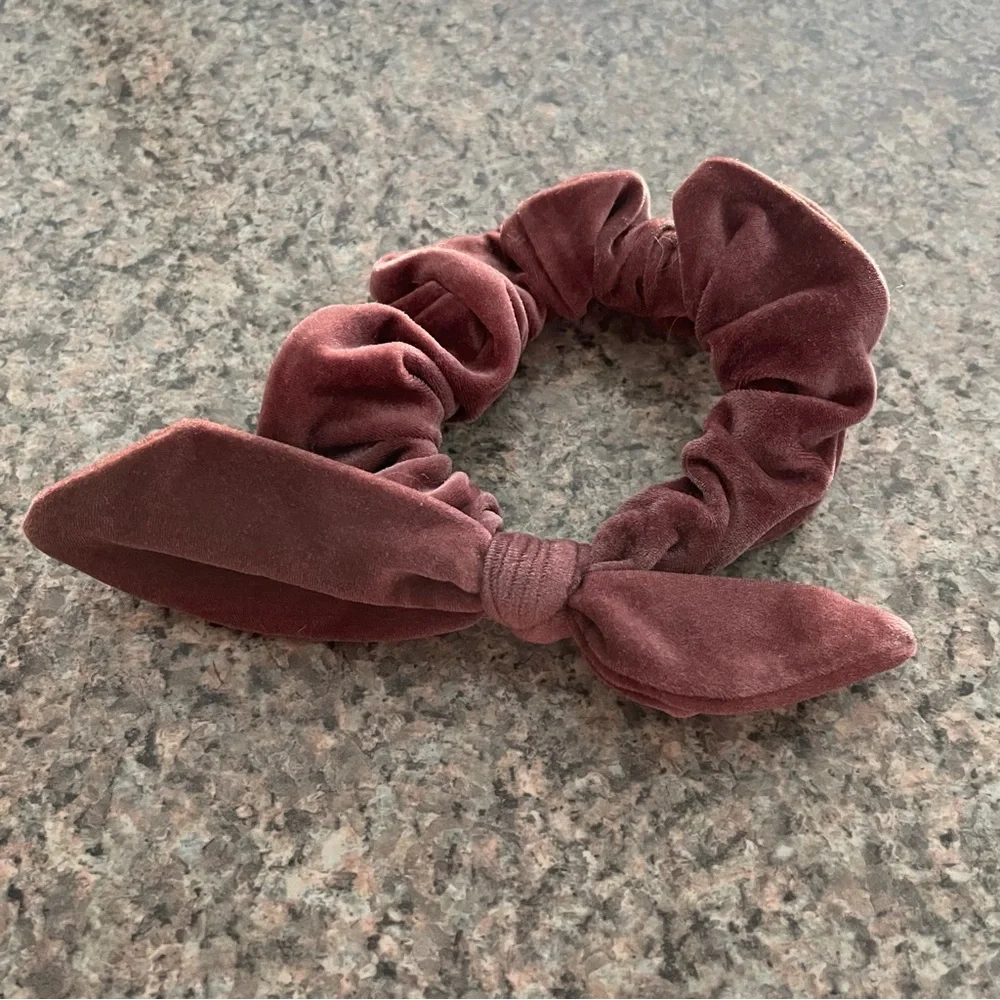Lululemon Velvet Bow Scrunchie